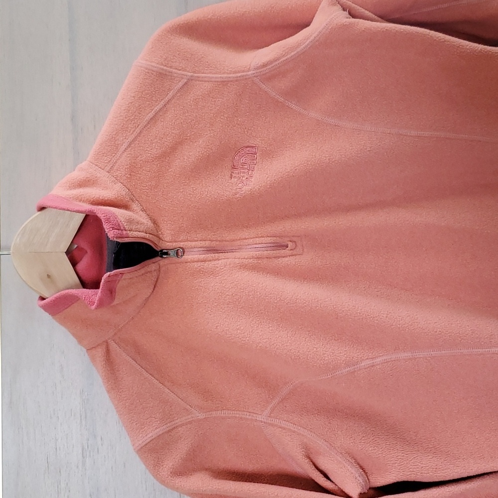 North Face women's 1/4 zip fleece in salmon, sz:sml